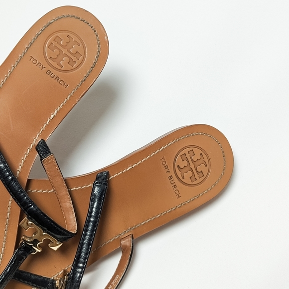 TORY BURCH Sandals Gold Logo Thong Sandle Black Size  9.5 - Picture 6 of 7